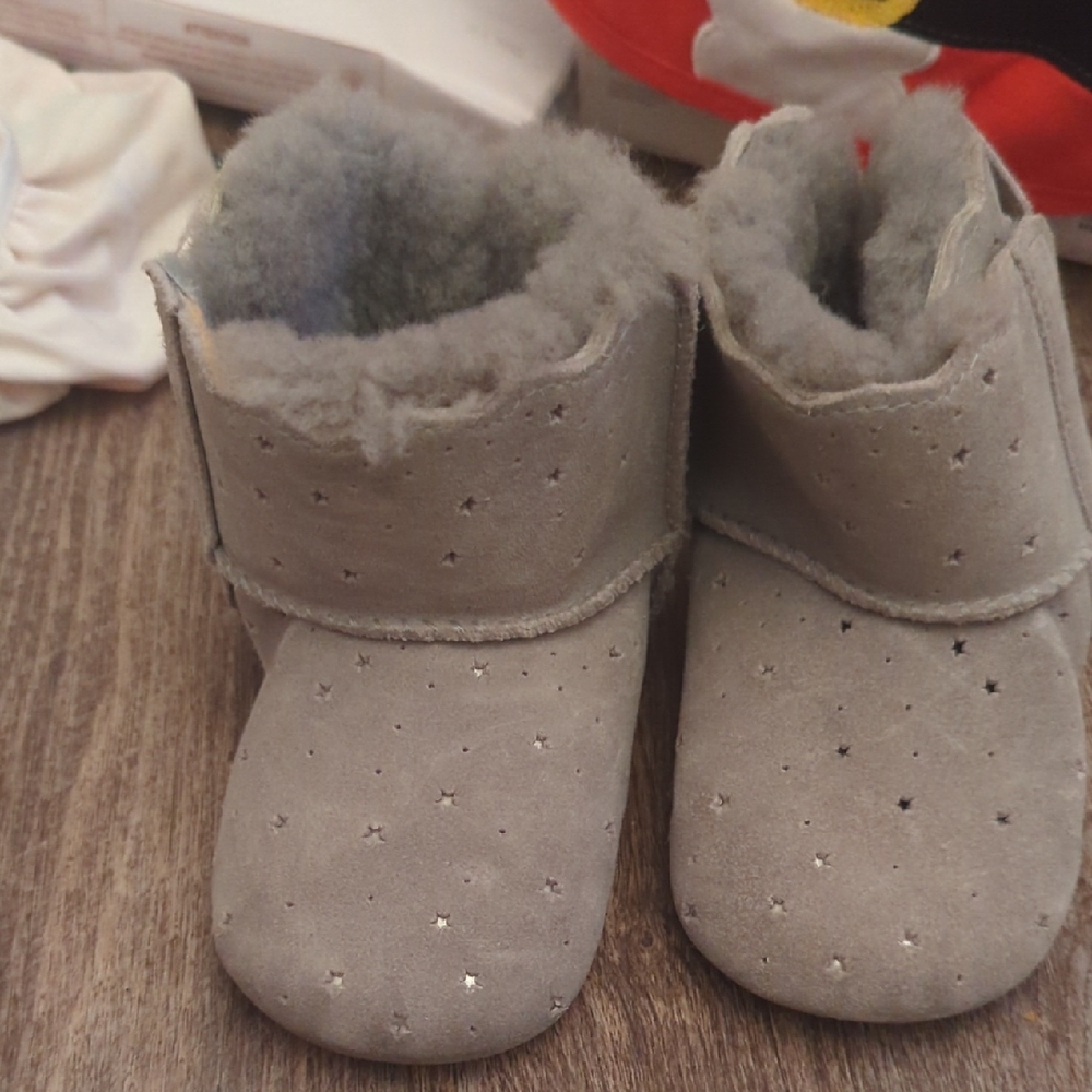 UGG Kids Gray Starry Slippers